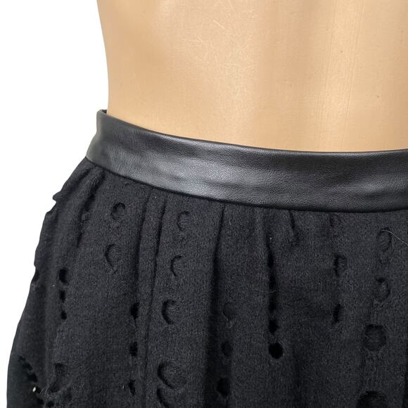 MAJE Black Pleated Perforated Laser Cut Leather Trim Mini Skirt SZ XS - Picture 3 of 8